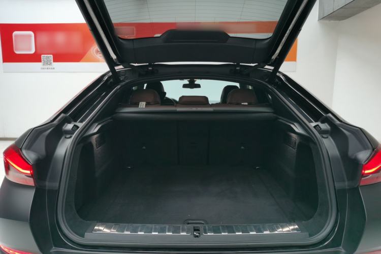Used BMW X6 2022 Second Facelift xDrive40i M Sport Package Trunk