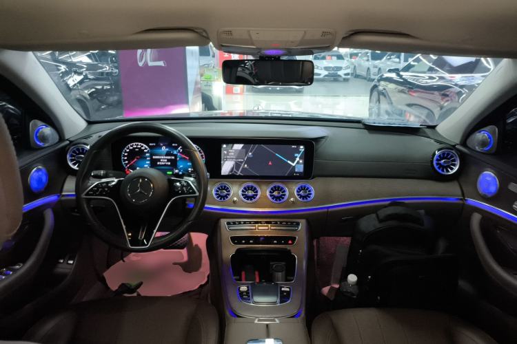 Used Mercedes-Benz E-Class New Energy 2022 Restyled E 350 e L Plug-in Hybrid Sports Sedan Center Console