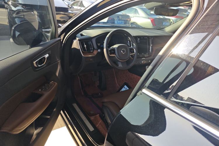 Used Volvo XC60 2025 B5 Four-Wheel Drive Smart & Advanced Luxury Edition
