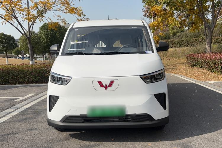 Used Wuling Yangguang 2024 300KM Comfort Version Passenger Van 75kW
