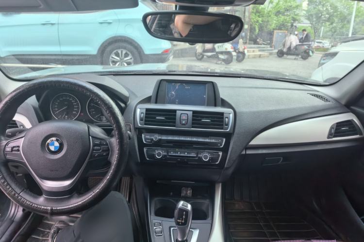 Used BMW 1 Series 2016 118i Leading Model Center Console