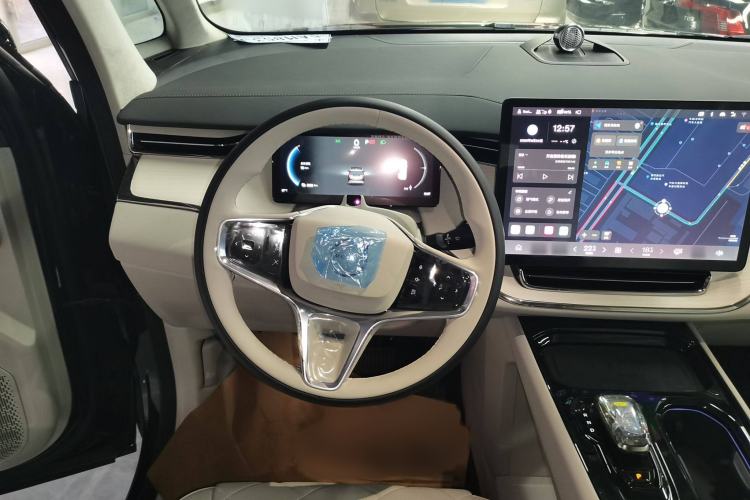 Used Volvo EM90 2025 Ultra Six-Seater