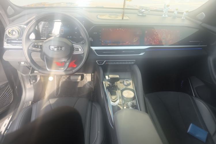 Used Geely Auto Monjaro L 2024 2.0TD High-Power Automatic Two-Wheel Drive Skyline Edition Center Console