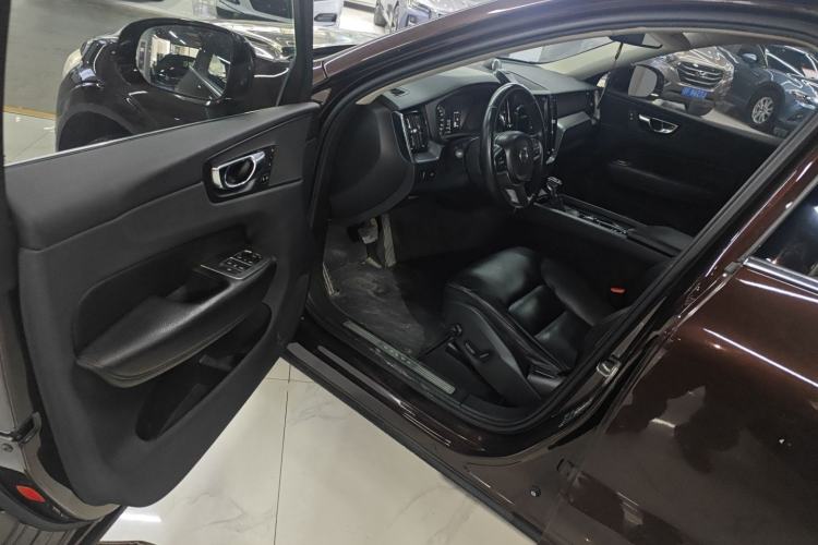 Used Volvo XC60 2018 T5 4x4 Zhiyi Edition