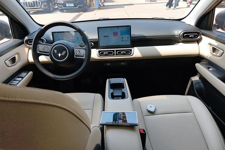 Used Wuling Bingo PLUS 2024 510 km Flagship Edition Four-Seater Version Center Console
