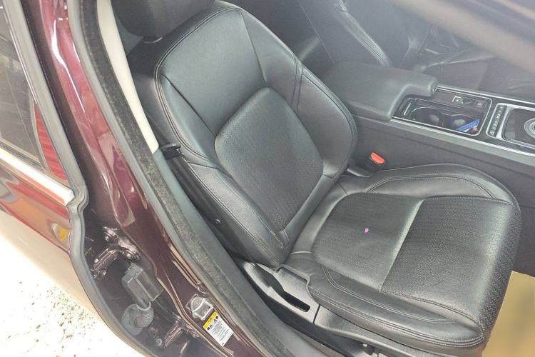 Used Jaguar XF 2016 XF 2.0T Two-Wheel-Drive Luxury Edition
