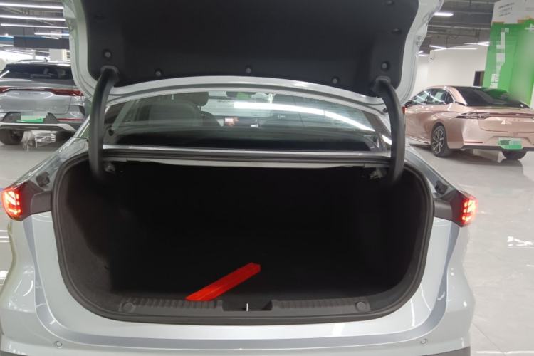 Used Geely Galaxy L6 2025 EM-i 140km Starship Edition Trunk