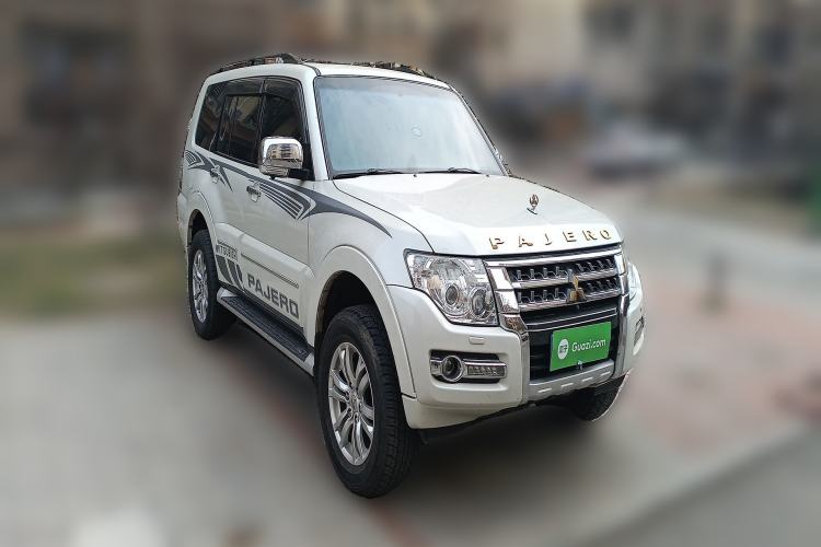 Used Mitsubishi Pajero Sport  Front Right 45 Deg