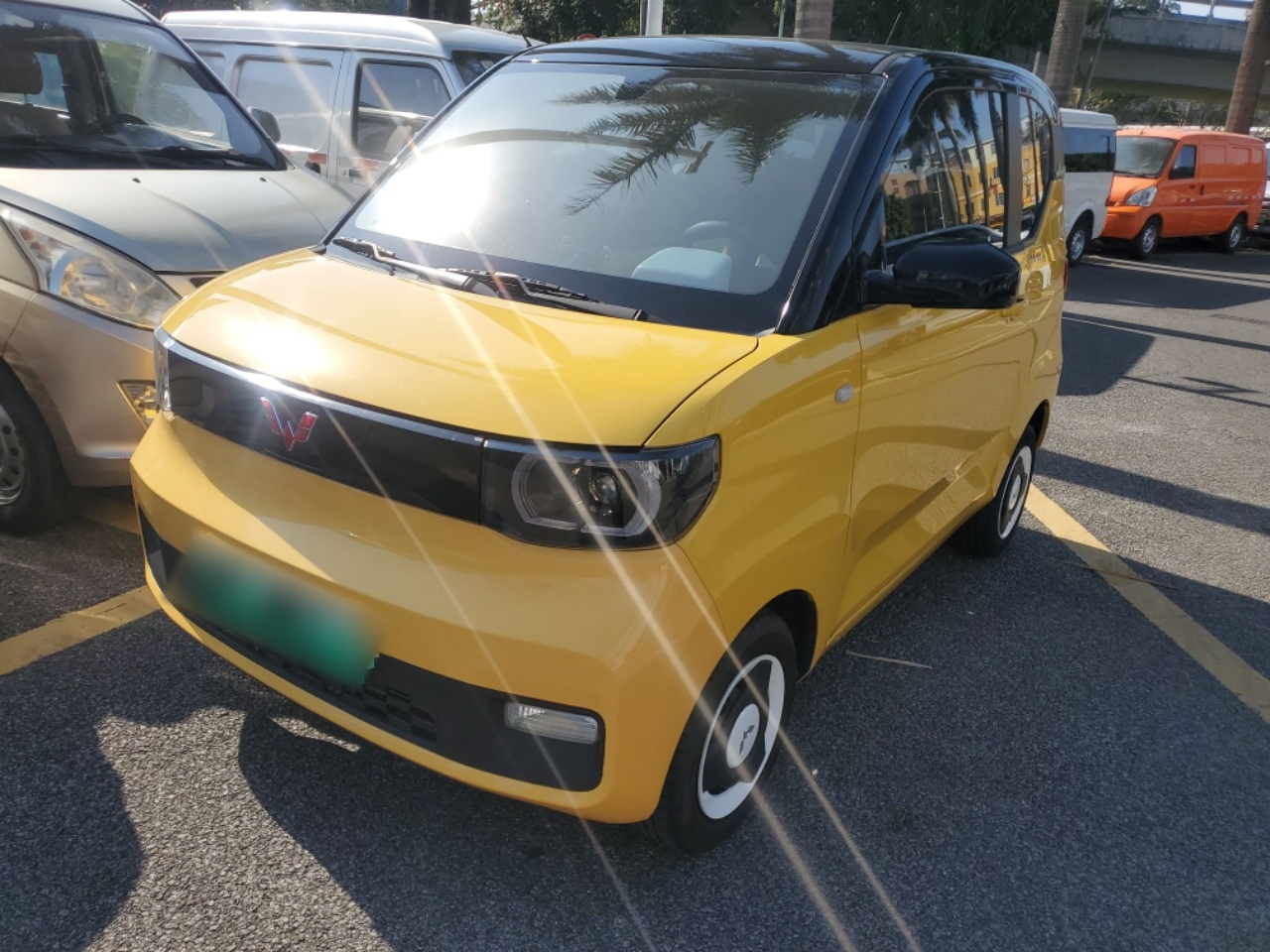 Под передней частью автомобиля