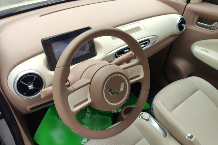 Used Wuling Hongguang MINIEV 2025 Four-Door Version Advanced Edition Center Console