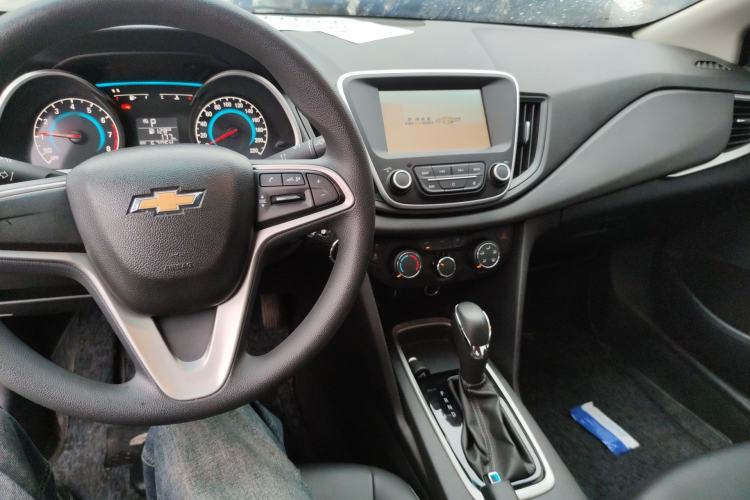 Used Chevrolet Cavalier 2019 320 Automatic Xinyue Edition Center Console