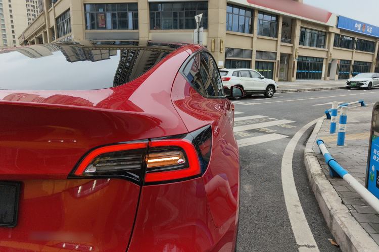 Used Tesla Model Y 2021 Long-Range All-Wheel-Drive Version 3D7