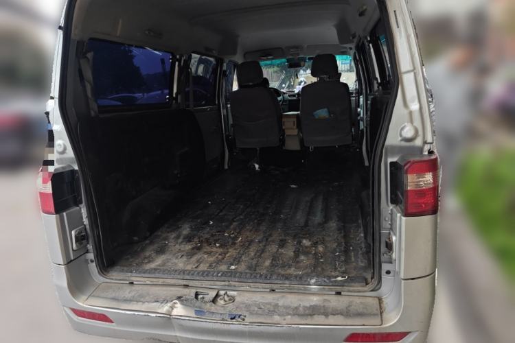 Used Jinbei Hiace X30 2024 1.5L Wealthy-Style Passenger Van 5/6/7 Seater with Front-Mounted Air Conditioning
