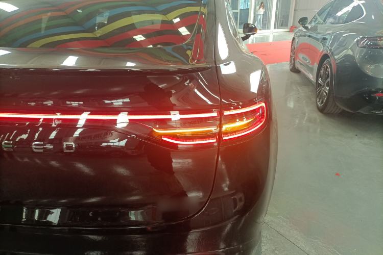 Used Hima Luxeed R7 2025 Range-Extended Version 360 km Max
