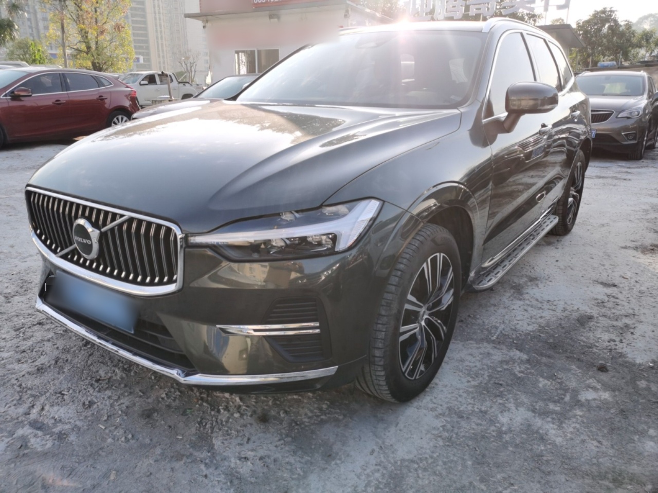 Под передней частью автомобиля