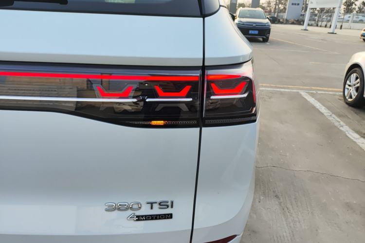 Used Volkswagen Tavendor 2024 380TSI All-Wheel Drive R-Line Cruise Edition