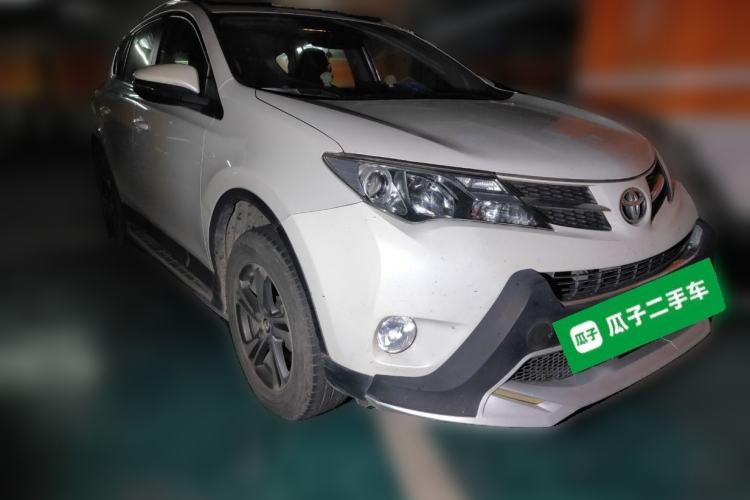 Used Toyota RAV4 2015 2.0L CVT Two-Wheel Drive Fashion Edition