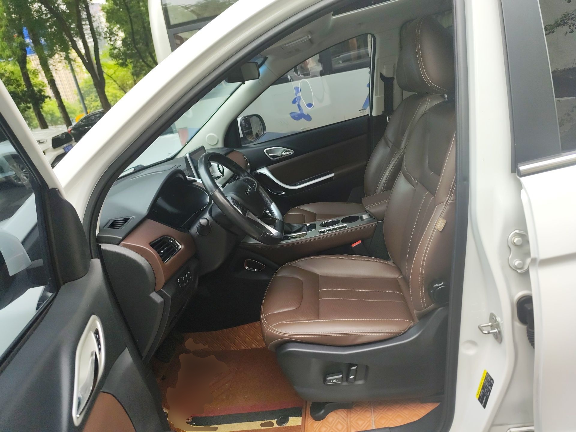 Переднее сиденье в автомобиле