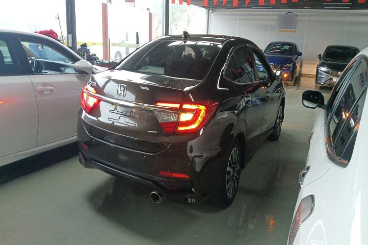 Used Honda Crider 2015 1.8L automatic luxury edition