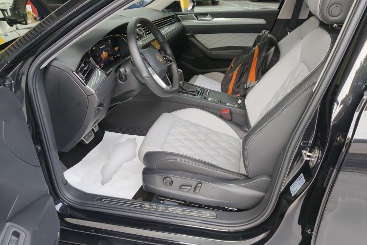 Used Volkswagen Magotan 2023 2 Million Units Limited Edition 330TSI DSG Leading Version