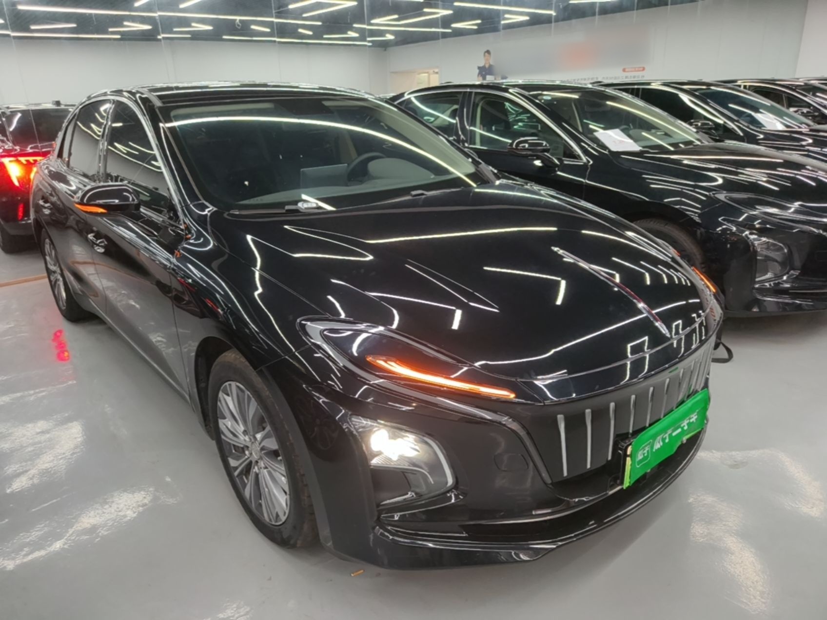 Hongqi E-QM5 2024 610 km PLUS — снимка 3