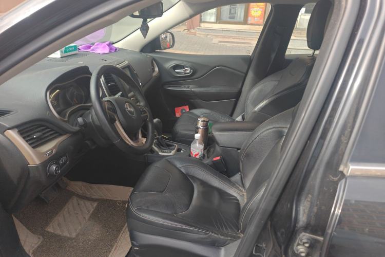 Used Jeep Cherokee 2017 2.0L Superior Edition