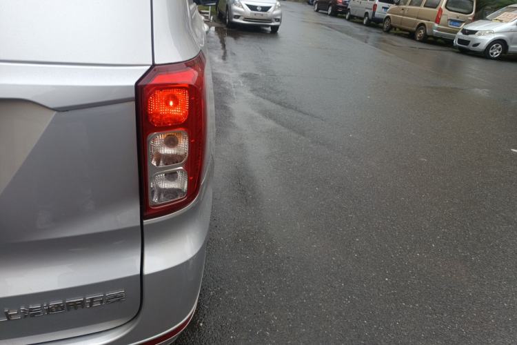 Used Wuling Hongguang 2018 1.5L S Comfort Model L2B Right Rear Taillight