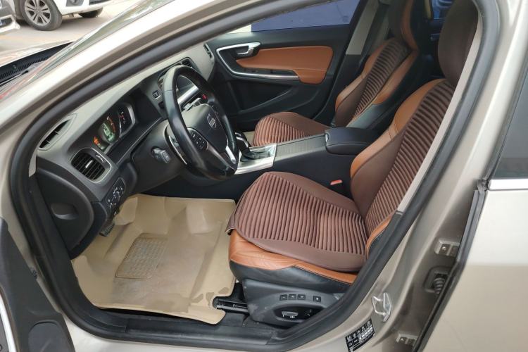 Used Volvo V60 2014 Restyled T5 Zhiya Edition
