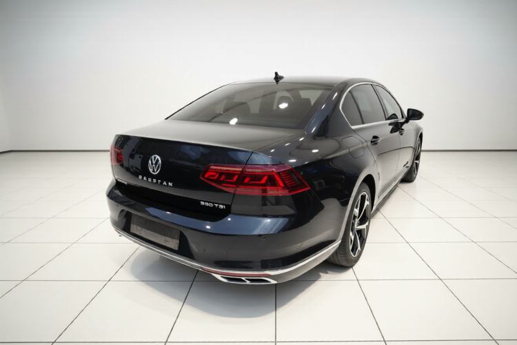 Used Volkswagen Magotan 2023 2 Million Units Limited Edition 330TSI DSG Leading Version Rear Right 45 Deg