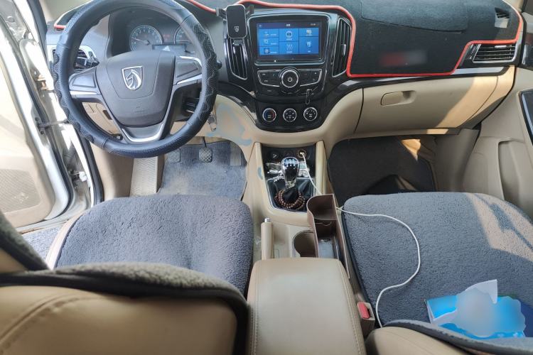 Used Baojun 730 2014 1.5L manual Comfort version 7 seats