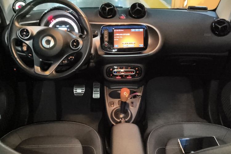 Used smart fortwo 2018 0.9T 66 kW Hardtop Sharp Edition China V Interior 2