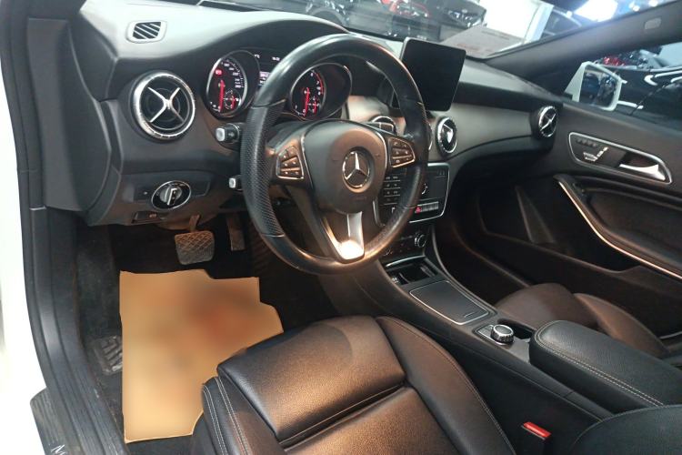 Used Mercedes-Benz CLA 2018 CLA 200 Style Edition Center Console