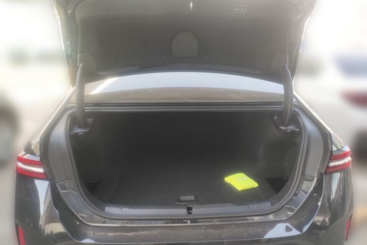 Used BMW i5 2025 eDrive 40L M Sport Package Trunk