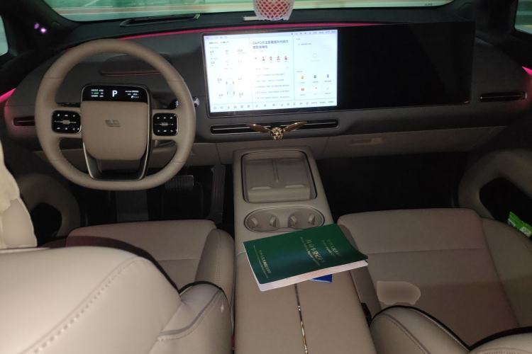 Used Li Auto i6 2025 Model Four-Wheel-Drive Standard Type
