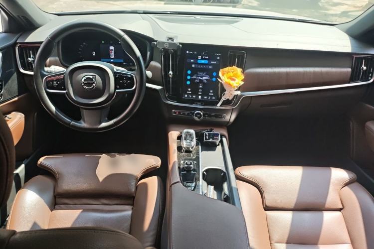 Used Volvo S90 2022 B5 Zhiyuan Luxury Edition
