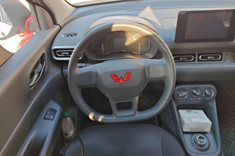 Used Wuling Hongguang New Energy 2025 Extended-Range Hybrid 50 km Standard Version