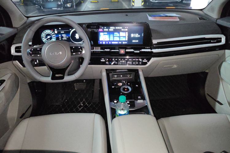 Used Kia Sportage (Chinese Domestic Model) 2023 1.5T Two-Wheel Drive Prestige Edition Center Console