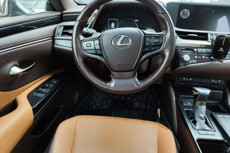 Used Lexus ES 2020 300h Deluxe Edition Steering Wheel
