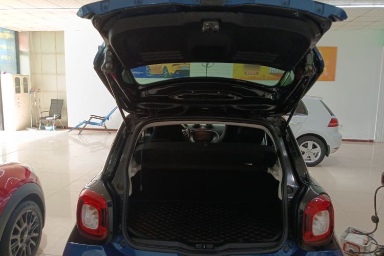 Used smart forfour 2016 1.0L 52 kW Passion Edition
