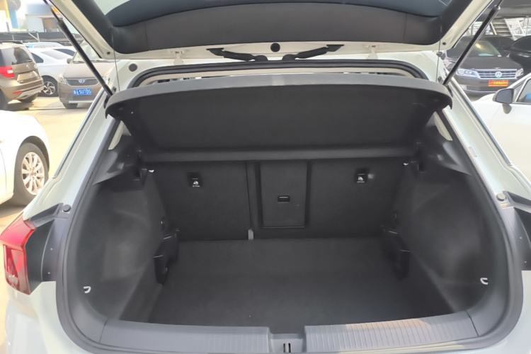 Used Volkswagen T-ROC 2022 280TSI DSG Two-Wheel Drive Comfort PLUS Trunk