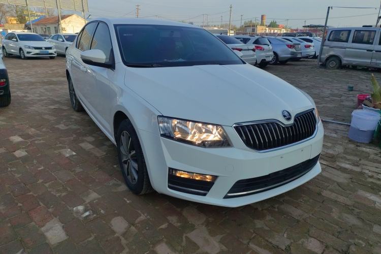 Used Skoda Octavia 2017 Classic Model 1.6L Automatic Comfort Edition Front Right 45 Deg