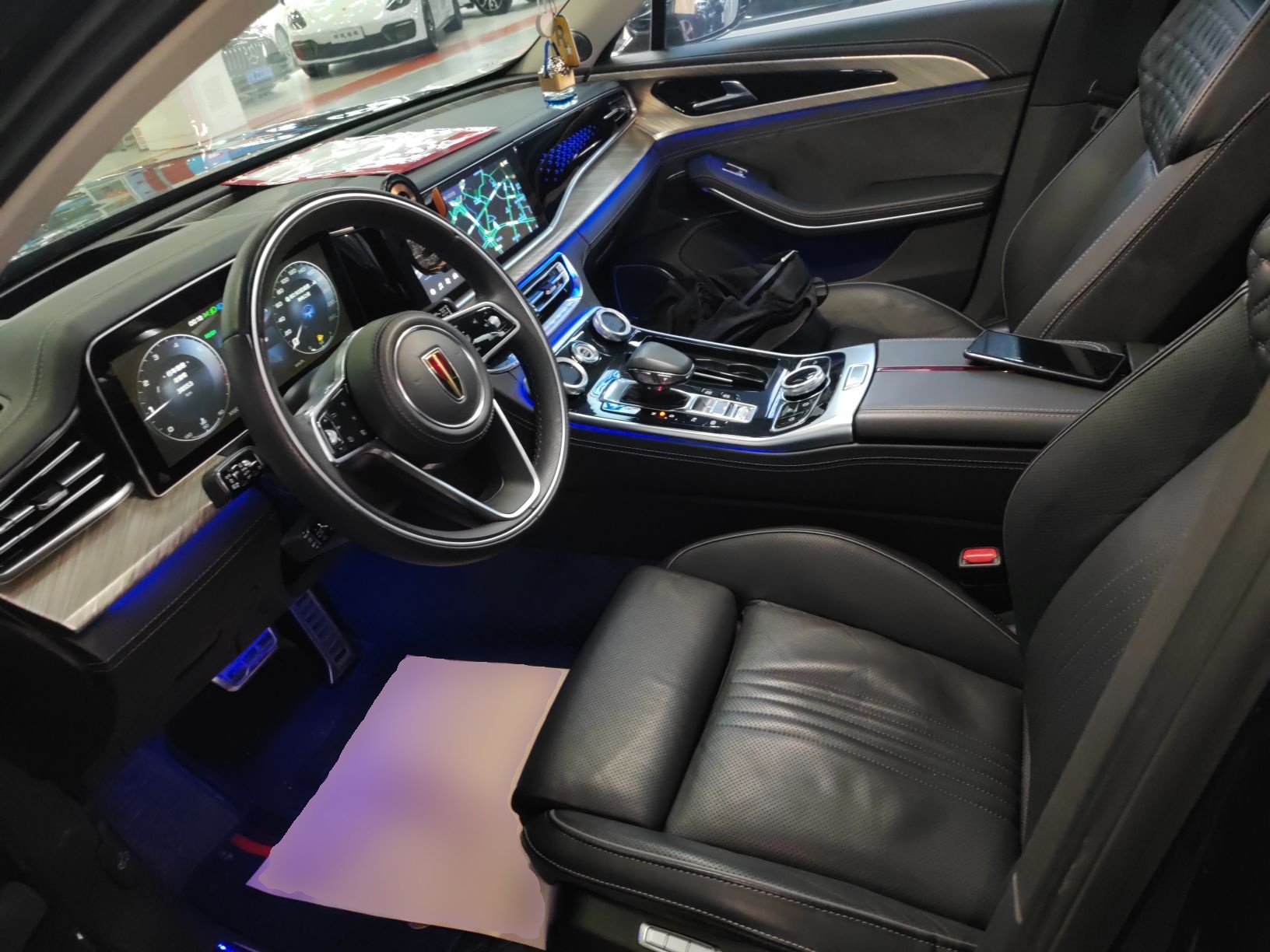 المقاعد الأمامية داخل السيارة