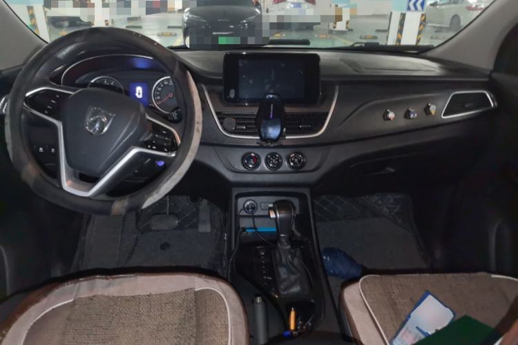 Used Baojun 730 2019 1.5T CVT Fashion Model 7 Seats China VI Emission Standard Center Console