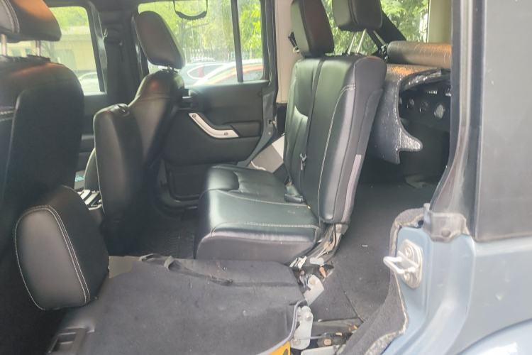 Used Jeep Wrangler 2014 3.0L Sahara Four-Door Edition Left Rear Seat