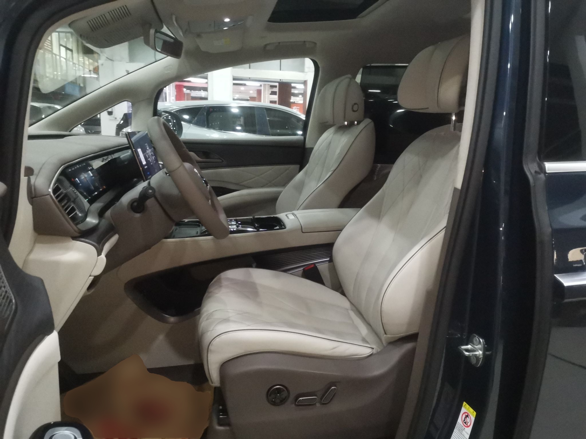 Переднее сиденье в автомобиле