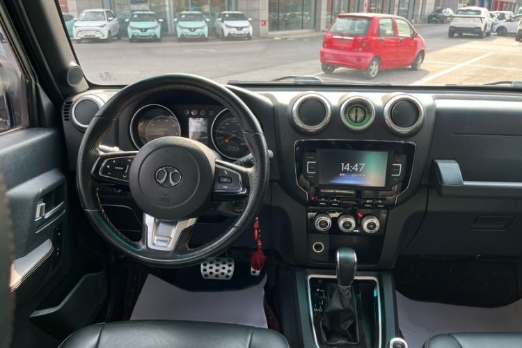 Used BAIC Off-Road BJ40 2016 40L 2.3T Automatic All-Wheel Drive Premium Edition Interior 9