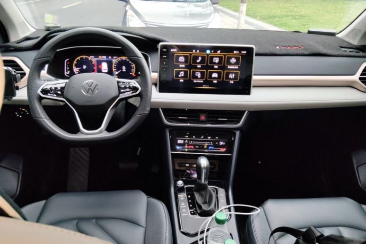 Used Volkswagen Tharu 2024 300TSI Two-Wheel-Drive Full Moon Edition Center Console