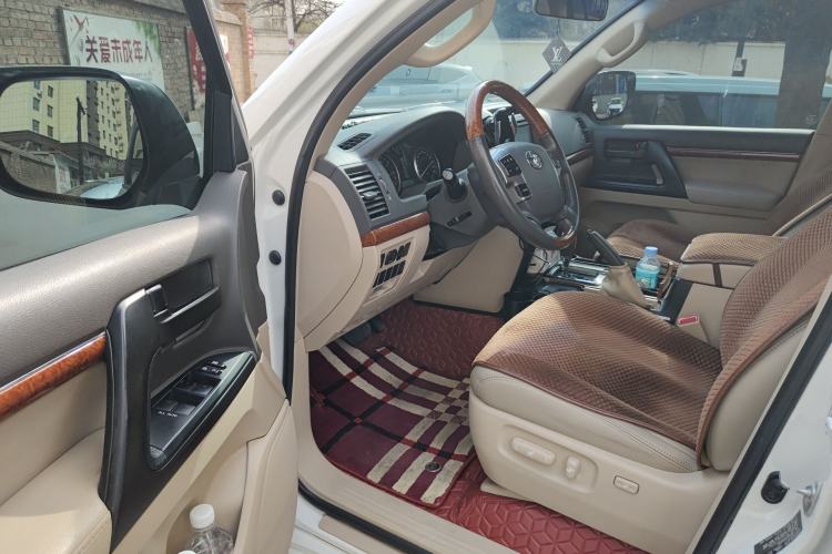 Used Toyota Land Cruiser 2015 4.0L V6 Middle East Limited Edition Driver Seat