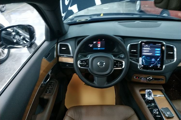 Used Volvo XC90 2023 B5 SmartDrive Luxury Edition 5 Seats Steering Wheel