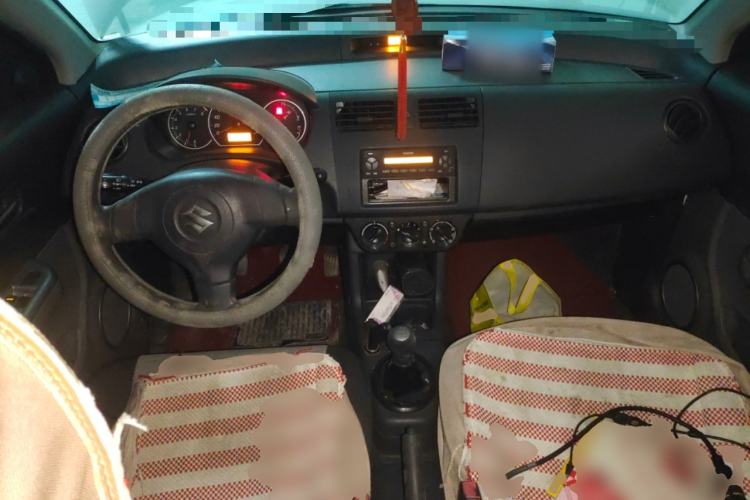 Used Suzuki Swift 2014 1.3L Manual Standard Edition Center Console